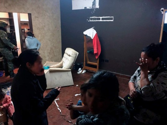 Detienen a 86 migrantes hondureños en México