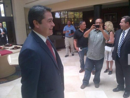 Presidente de Honduras se reunirá con empresarios en Miami