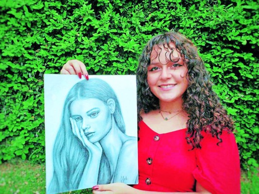 Joven sampedrana destaca con su talento en el dibujo