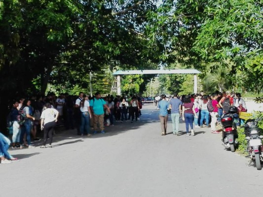 El Curla de La Ceiba amaneció tomado por estudiantes