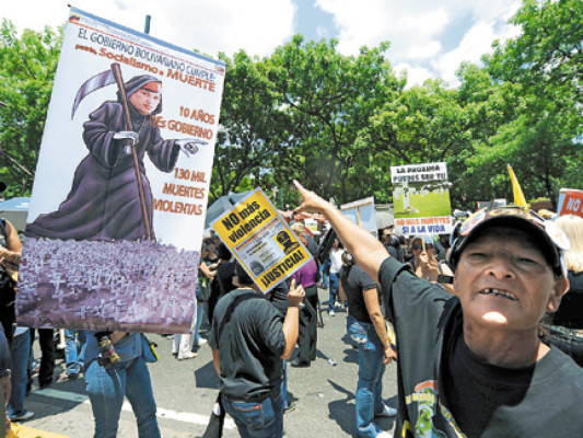 Marchan en contra de inseguridad en Venezuela