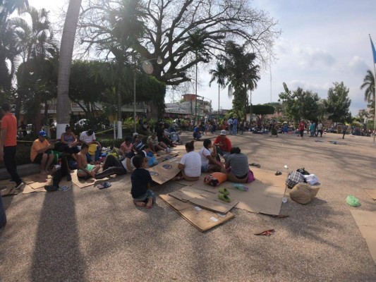 Unos 120 hondureños de caravana regresan de México con 'Plan Retorno Seguro'  