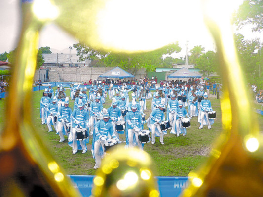 Se lucen 'Los reyes” de las bandas