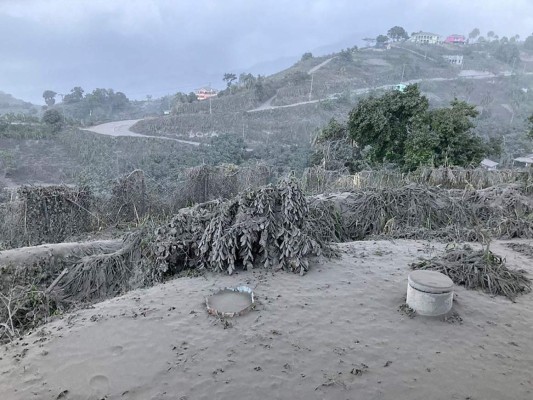 Erupción del volcán La Soufrière provoca cortes de luz y agua en San Vicente