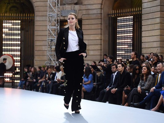 Helen Mirren cautiva en la pasarela de L'Oréal