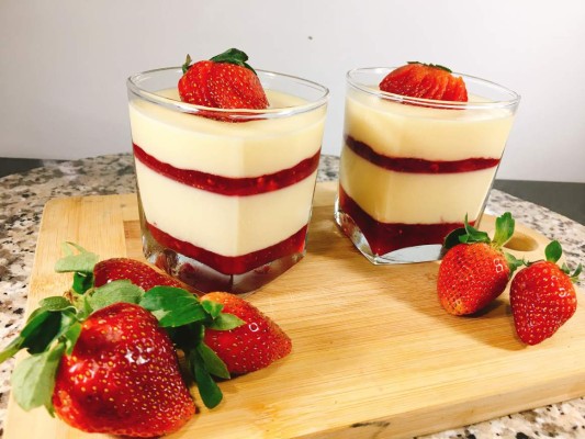 Postre para Navidad: Gelatina de vainilla con fresa&nbsp;&nbsp;