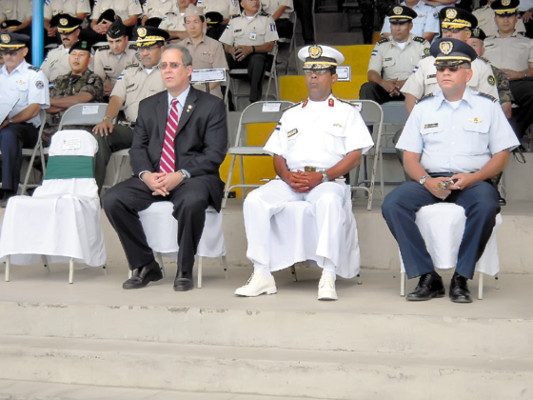 Asumen nuevos jefes en las Fuerzas Armadas