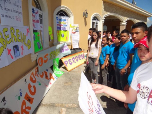 Copanecos marchan por la liberación de estudiante secuestrado