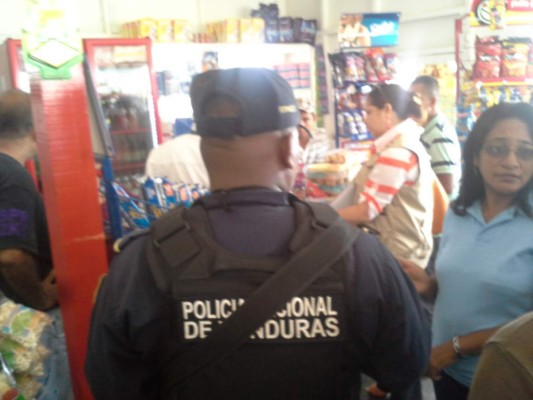 Decomisan medicinas que vendían en glorietas de hospital de La Ceiba