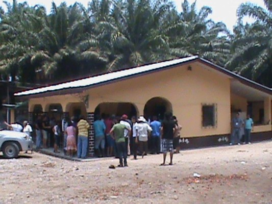 Trasladan a La Ceiba cuerpo de maestro asesinado en escuela de Tela