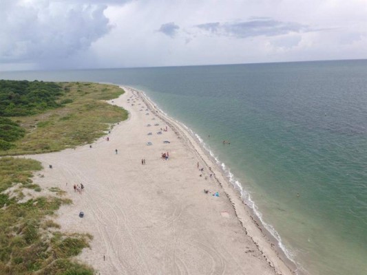 Nicole se hace huracán mientras Matthew se acerca a EUA  