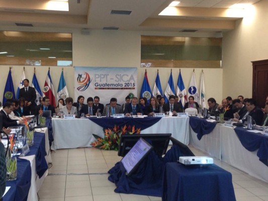 Centroamérica discute facilitación de comercio en el istmo