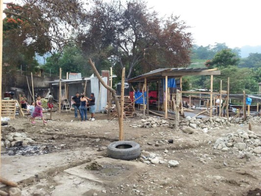 Inician reconstrucción de sus casas en La Primavera de San Pedro Sula