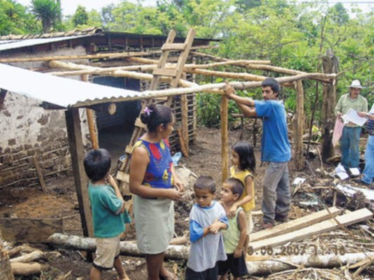 Les construyen pisos y techos