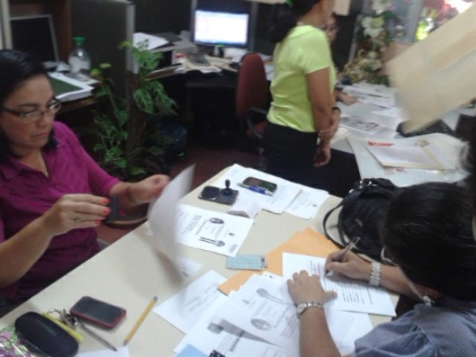 Más de 100 maestros revalidan su título en la Departamental de Cortés