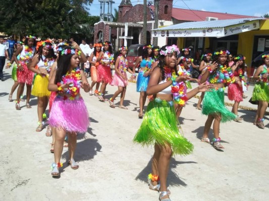 Fervor patriótico y civismo en desfile en Ilanga, Colón