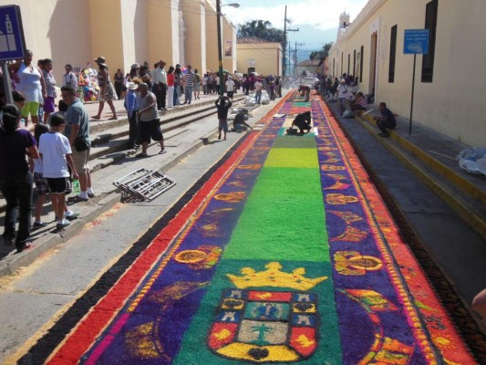 En Comayagua preparan 55 alfombras y ‘video mapping’