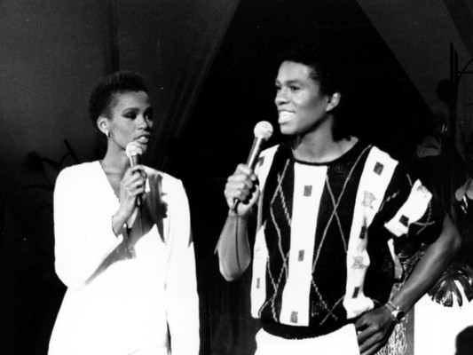 Muere Whitney Houston, superestrella de la música y el cine