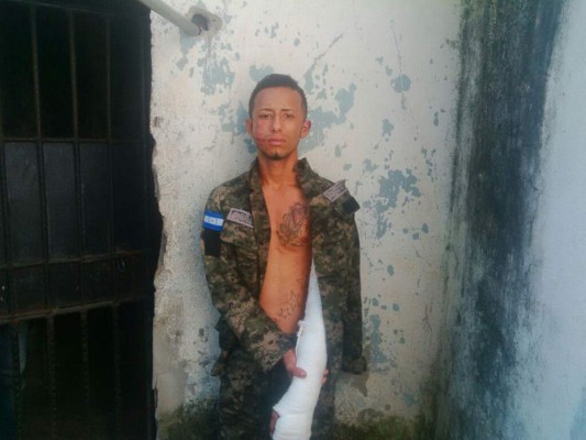 Capturan a pandillero con uniforme militar en Colón