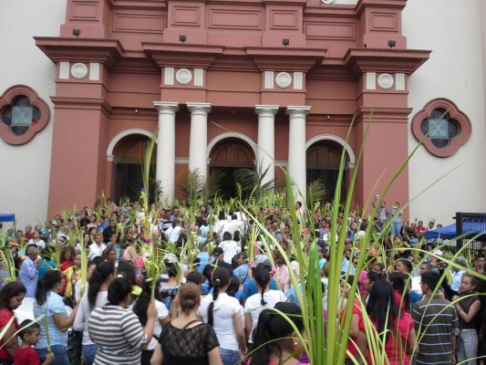 Miles de católicos sampedranos celebran el Domingo de Ramos