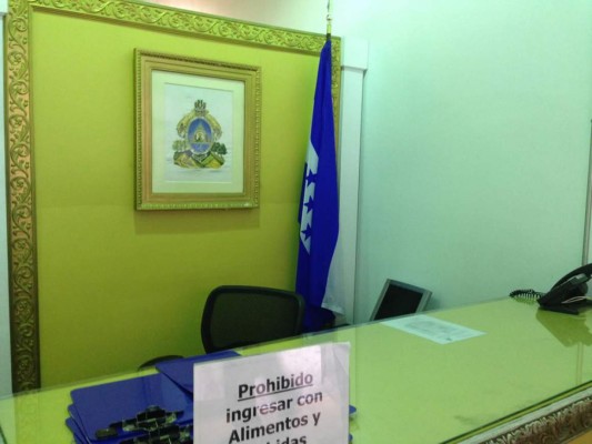 Falta de personal tiene el consulado en Nueva York a punto de colapsar