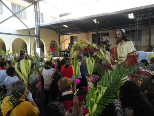 Feligresía católica sampedrana celebra con fervor el Domingo de Ramos