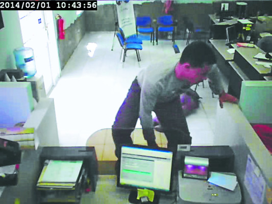 Horas después de asesinar a guardia en Honduras, criminales se repartieron el botín