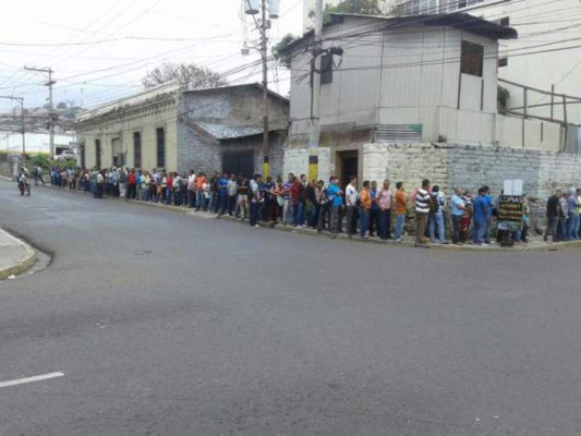 Largas filas en oficinas del IP por reclamo de placas   