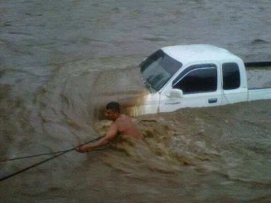 Siguen daños e inundaciones por lluvias en el litoral