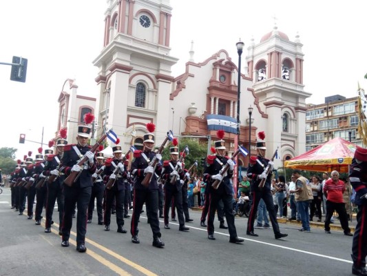 Derroche cívico en desfiles patrios de San Pedro Sula