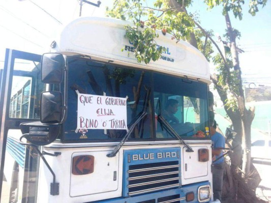 Transportistas protestan y se dirigen a Casa Presidencial