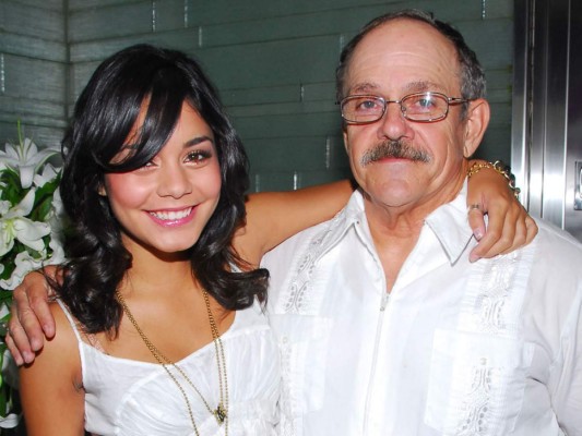 Vanessa Hudgens se expresa tras la muerte de su padre