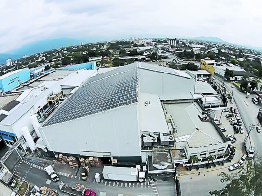 Energía solar y eólica encabezan inversión renovable