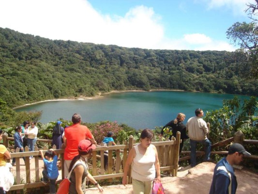 Costa Rica bate récord con 2.5 millones de visitantes en 2014