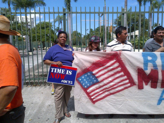 Hondureños marchan en Miami pidiendo reforma migratoria