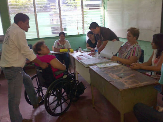 Escuelas de Santa Cruz de Yojoa ye reciben a sus votantes