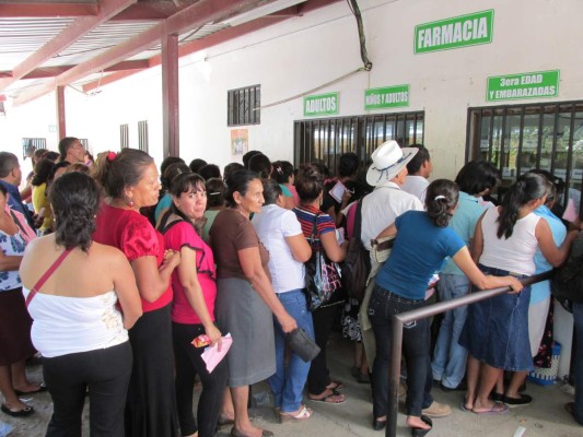 Precariedad persiste en hospitales públicos por falta de medicamentos