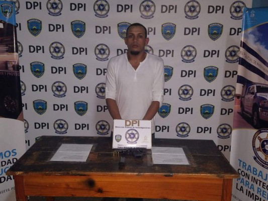 Detienen a hombre por portación ilegal de arma de fuego