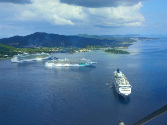 Roatán recibe cinco cruceros con más de 10 mil turistas esta semana