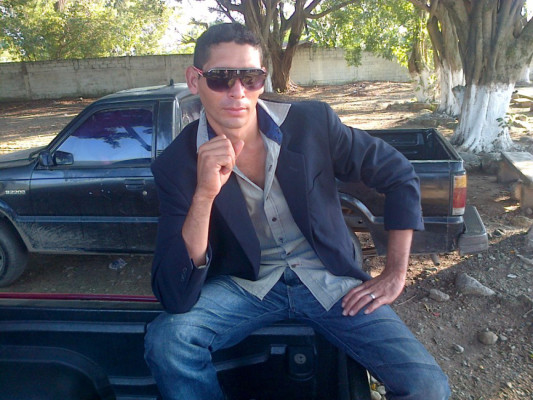 Ayudante viaja por la ruta de sus canciones