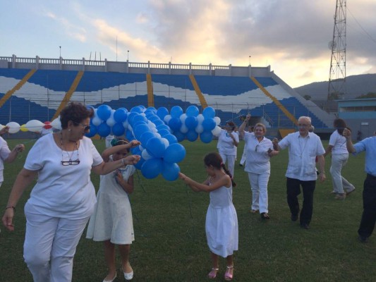 Rezan rosario por La Paz en Honduras