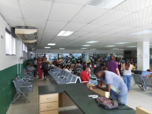 Más de 900 pacientes al día piden una cita en el IHSS