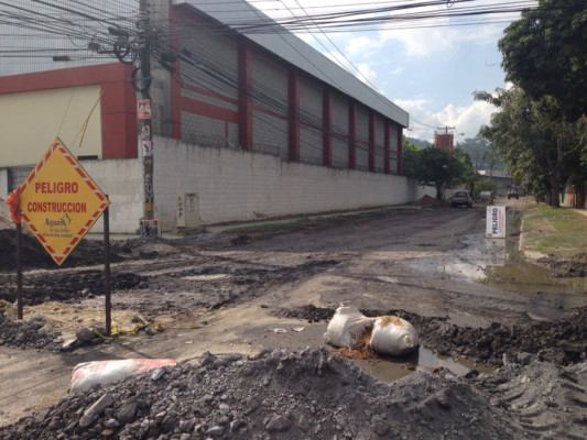 Avanza construcción de colector sanitario