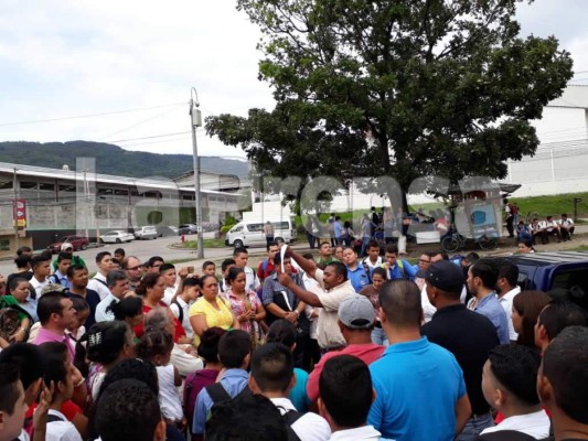 Padres confrontados por protesta de estudiantes en el Técnico Alemán