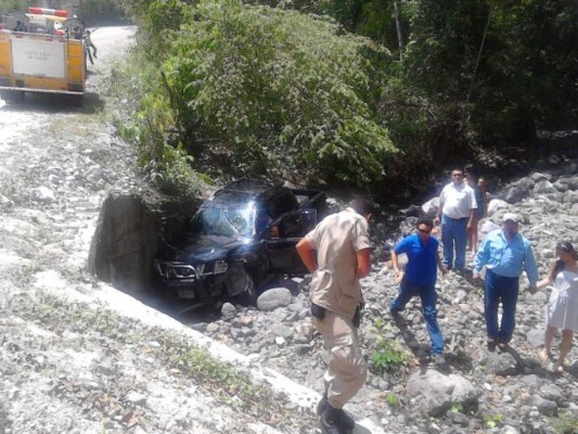 Cuatro heridos deja volcamiento de vehículo en el norte de Honduras