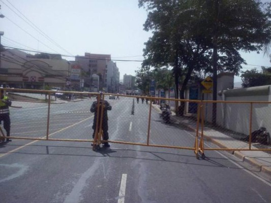 Cierran acceso a Casa Presidencial por anuncio de marchas