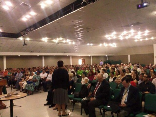 Capacitan a docentes de Cortés para fortalecer calidad educativa