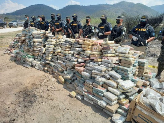 Incineran casi tres toneladas de cocaína valorada en 37 millones de dólares