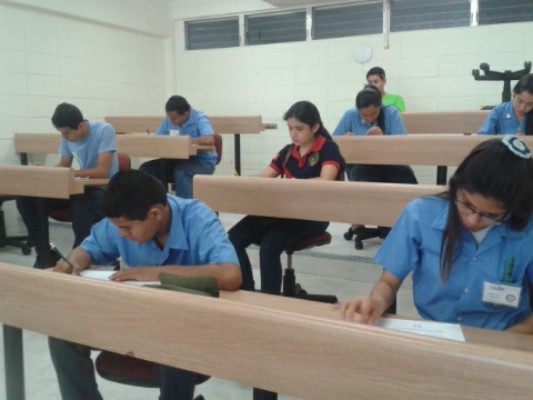 Más de 300 estudiantes compiten en olimpiadas de matemáticas