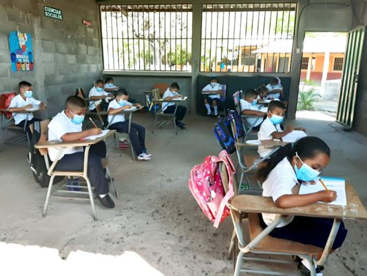 Padres mandan a sus hijos tres días por semana a clases presenciales